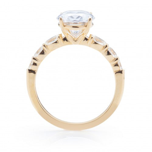 Oval Graduating Diamond Engagement Ring Setting