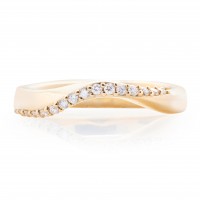 Diamond Edge Ribbon Ring